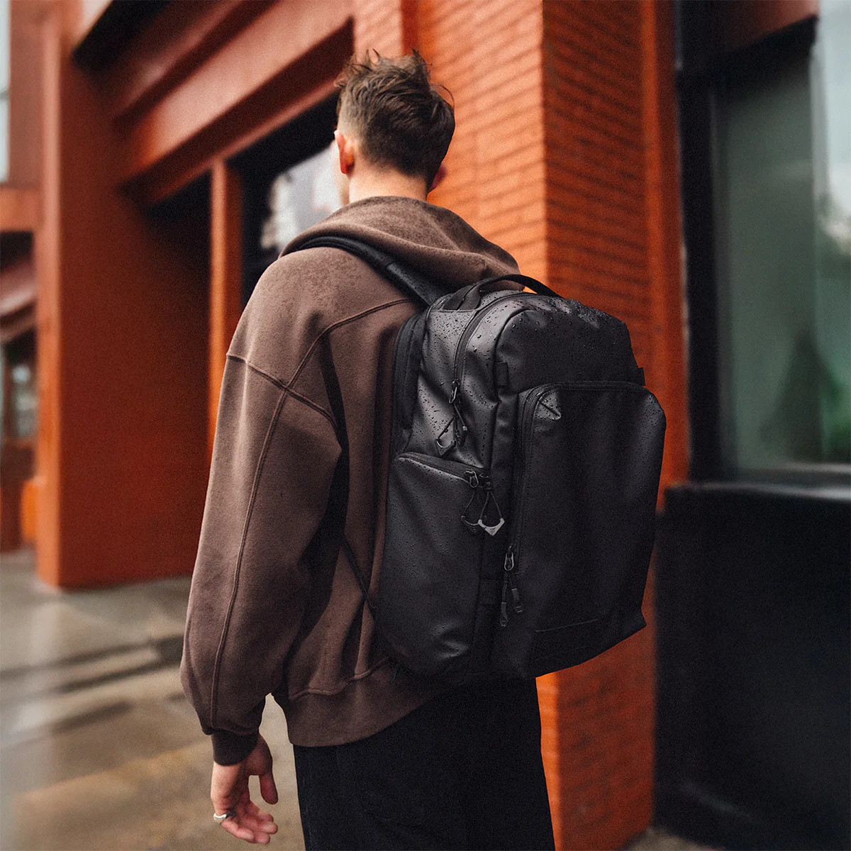 PRVKE Pocket 31L In Black - Image 18