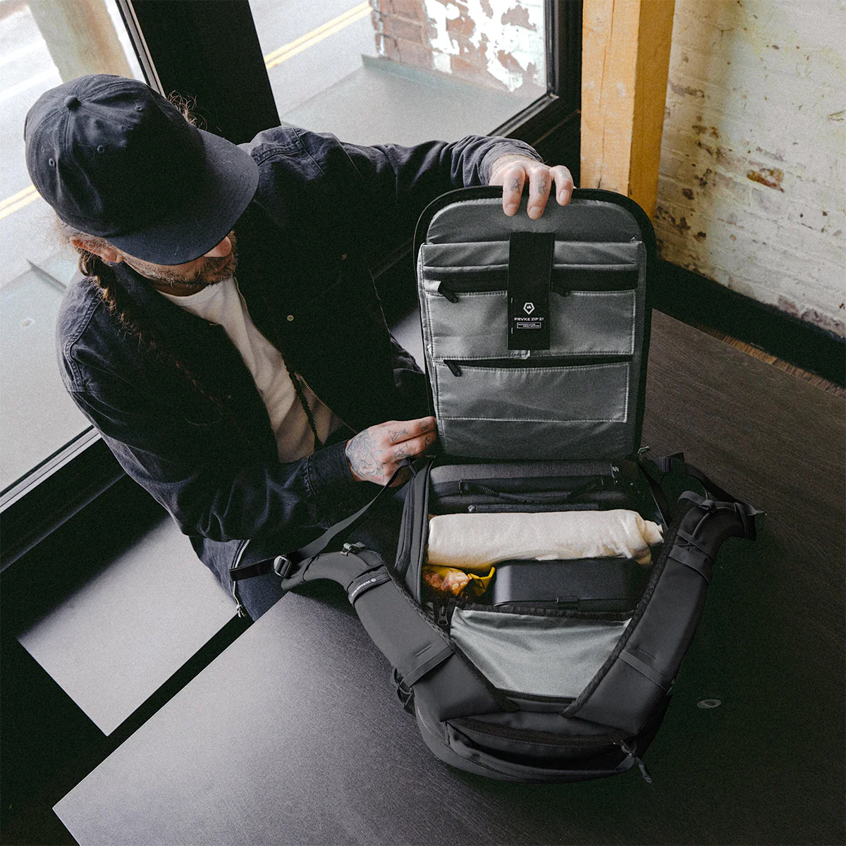 PRVKE Zip 21L in Black - Image 13