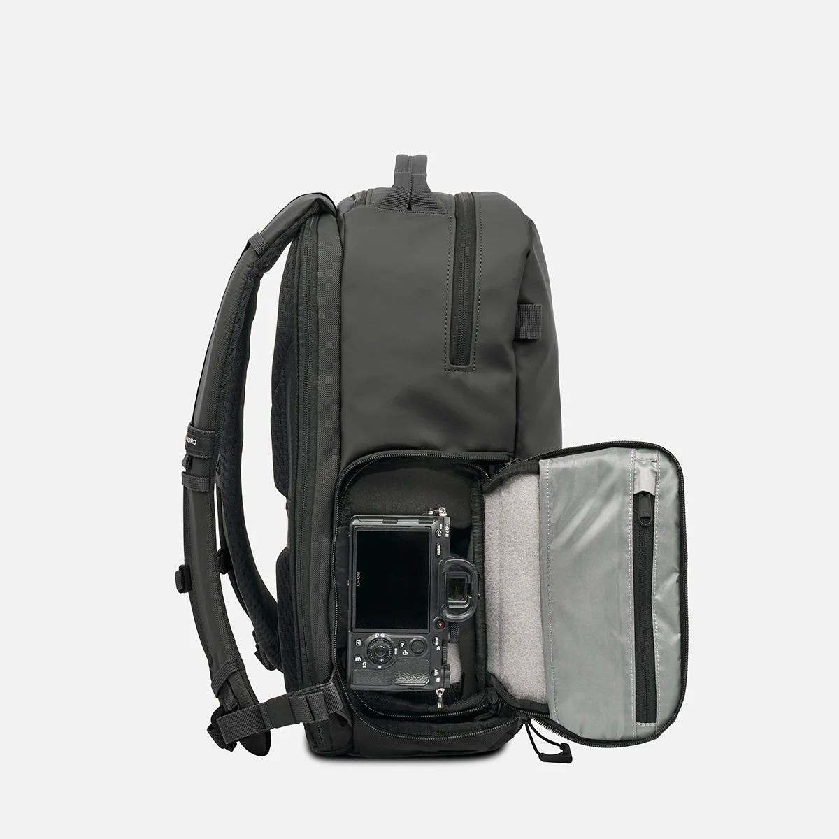 PRVKE Zip 21L in Black - Image 9