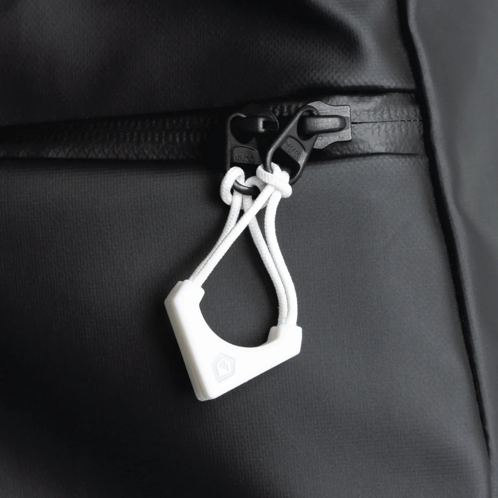 WORRYLESS™️ Locking Zipper Pullers in Cloudbreak White - Image 4